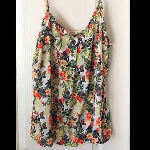 Skies are blue floral tank NWT
